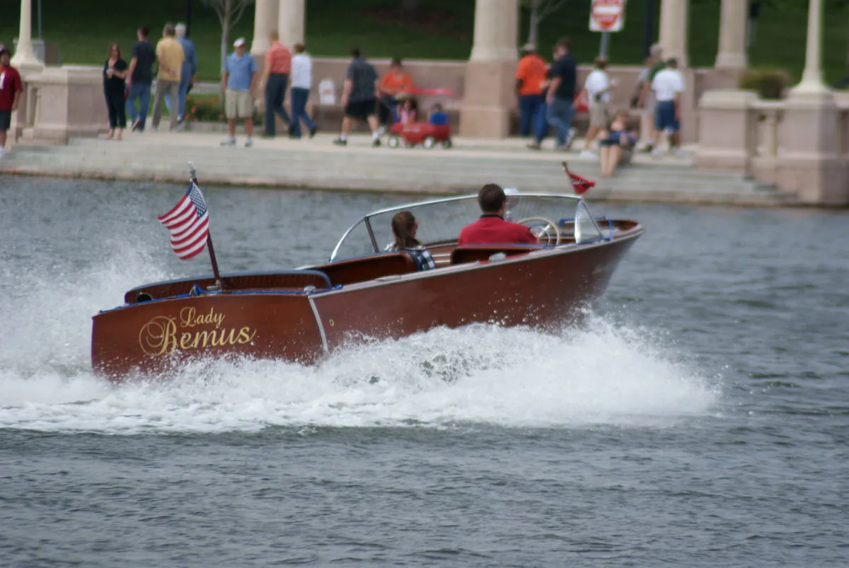 Chris-Craft Cobra